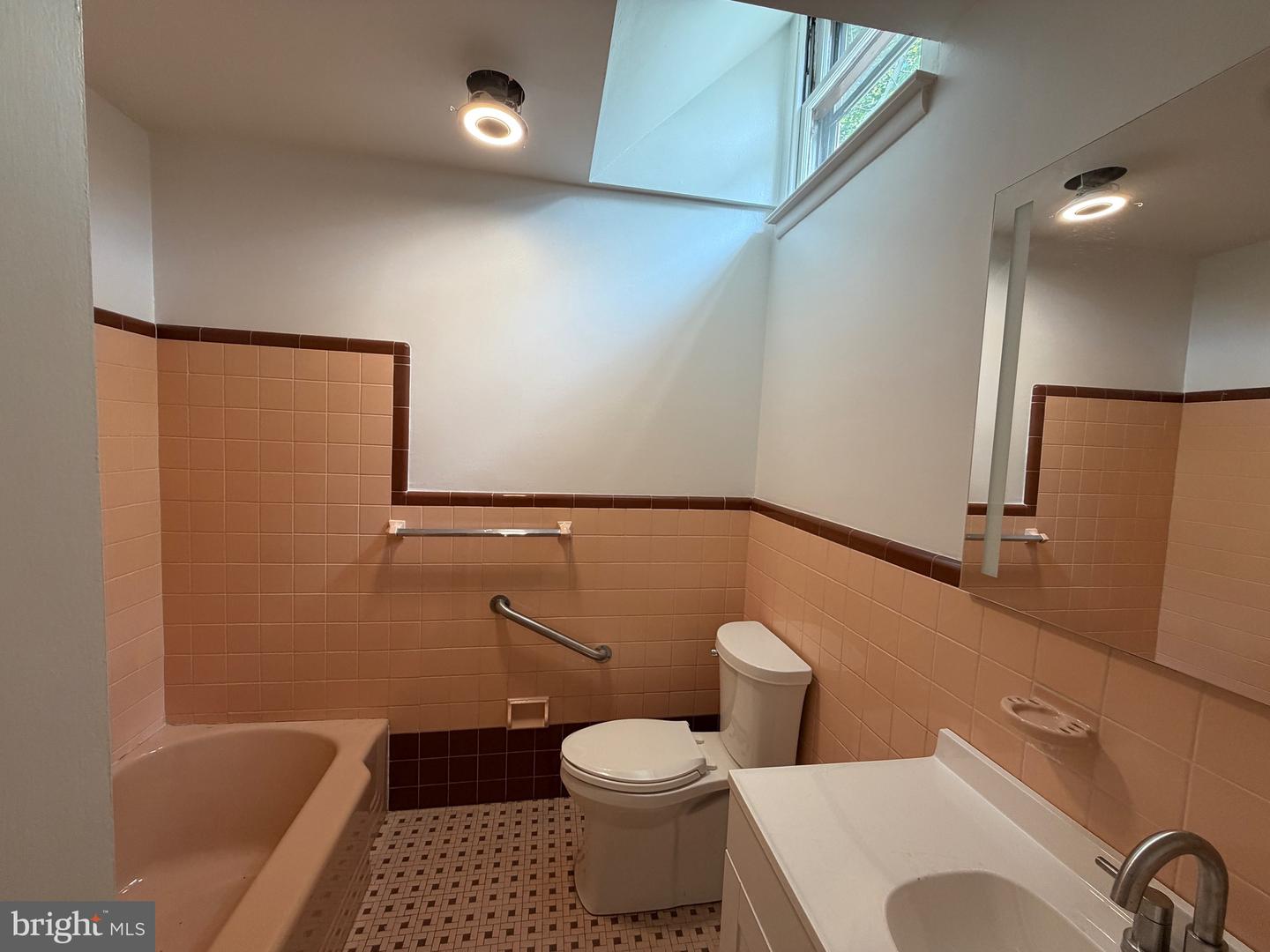 413 Asbury Ave Property Photo 17