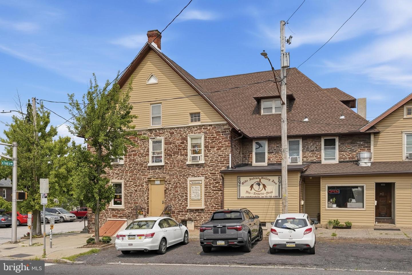 101 E Broad St Property Photo 1