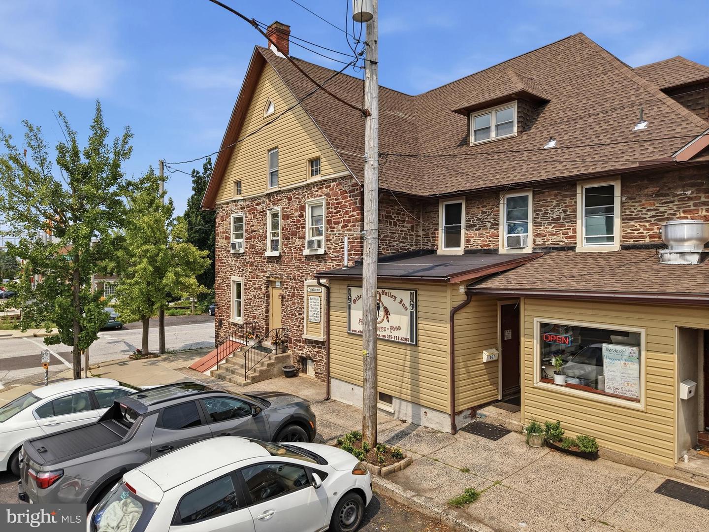 101 E Broad St Property Photo 4