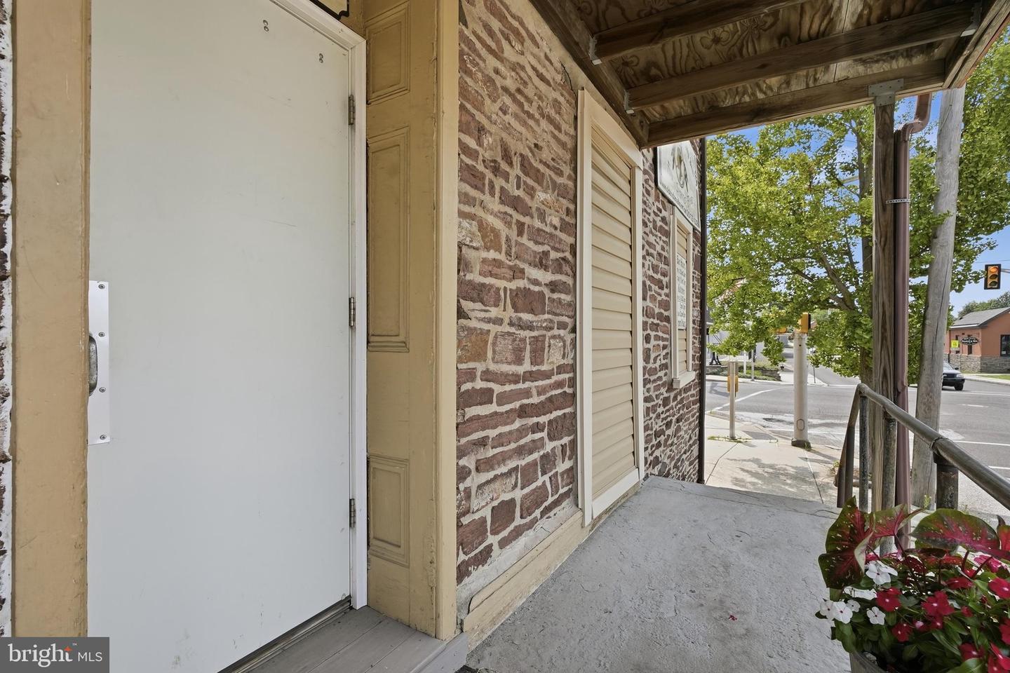 101 E Broad St Property Photo 14