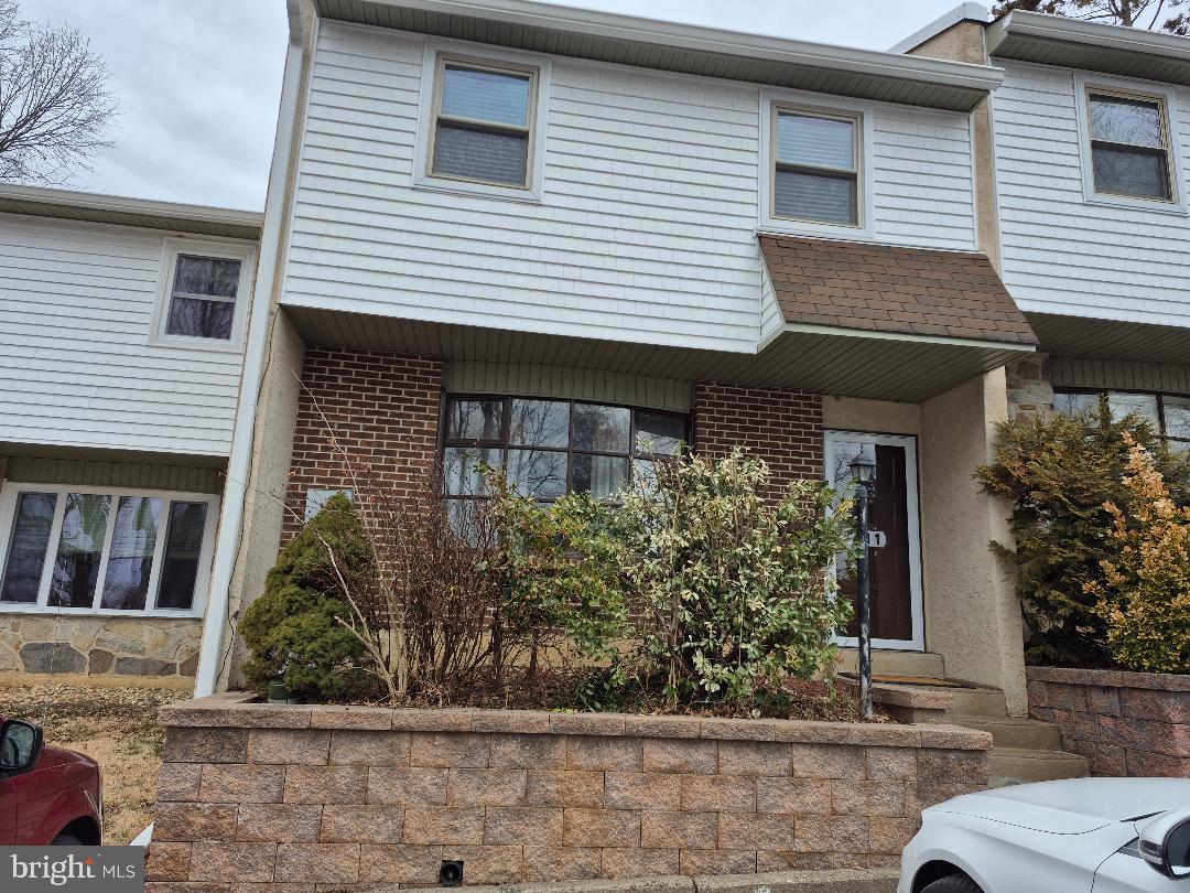 401 WOODSIDE CIR Property Photo 1