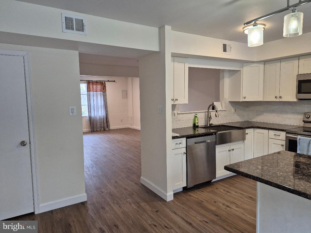 401 Woodside Cir Property Photo 4