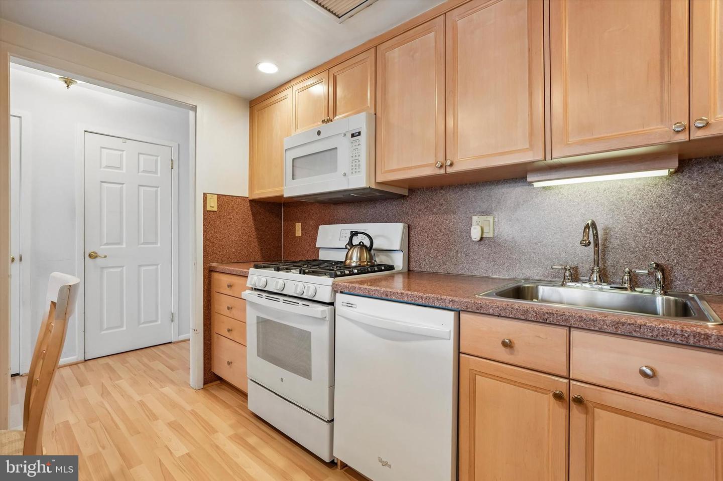 309 Florence Ave #303-n Property Photo 6