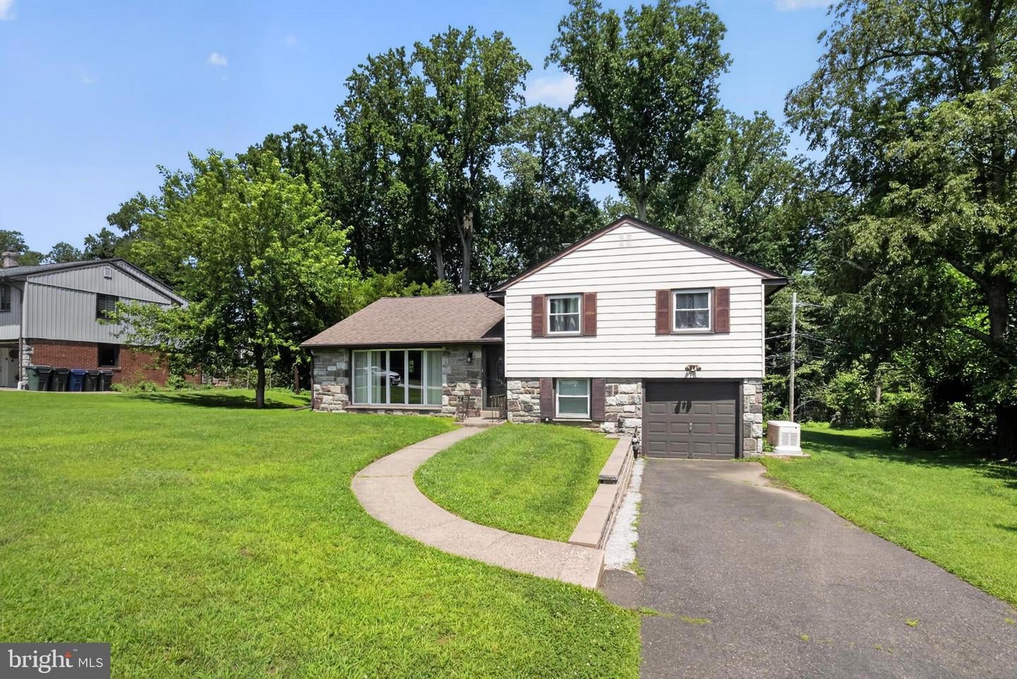 615 HOYT RD