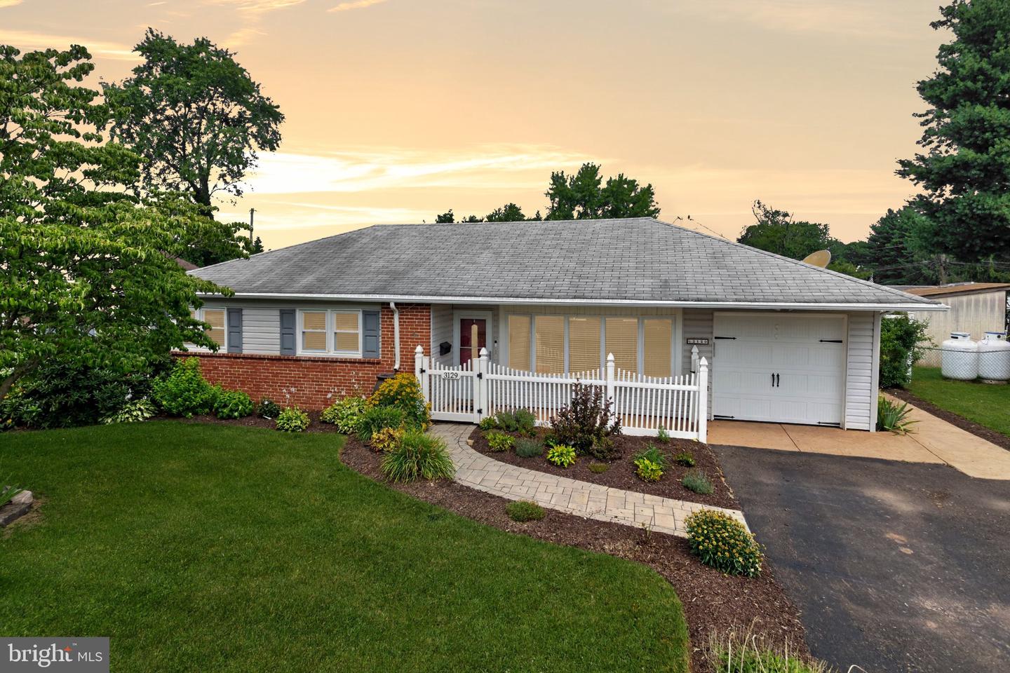 3129 SYCAMORE LN Property Photo 1