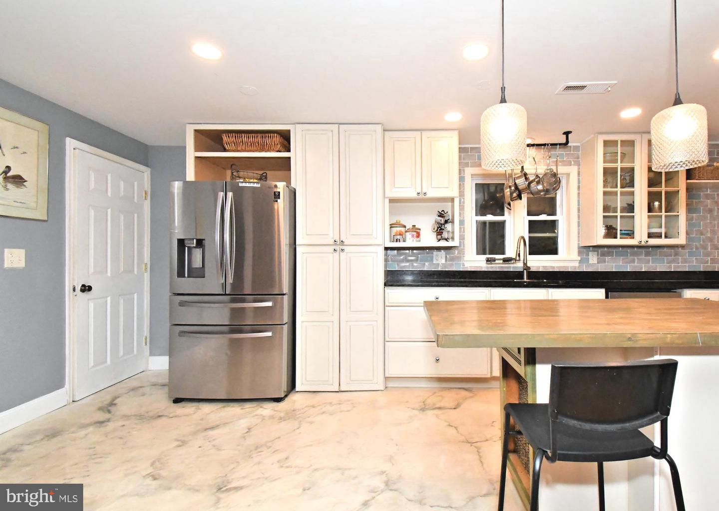 658 Macoby Ave Property Photo 1