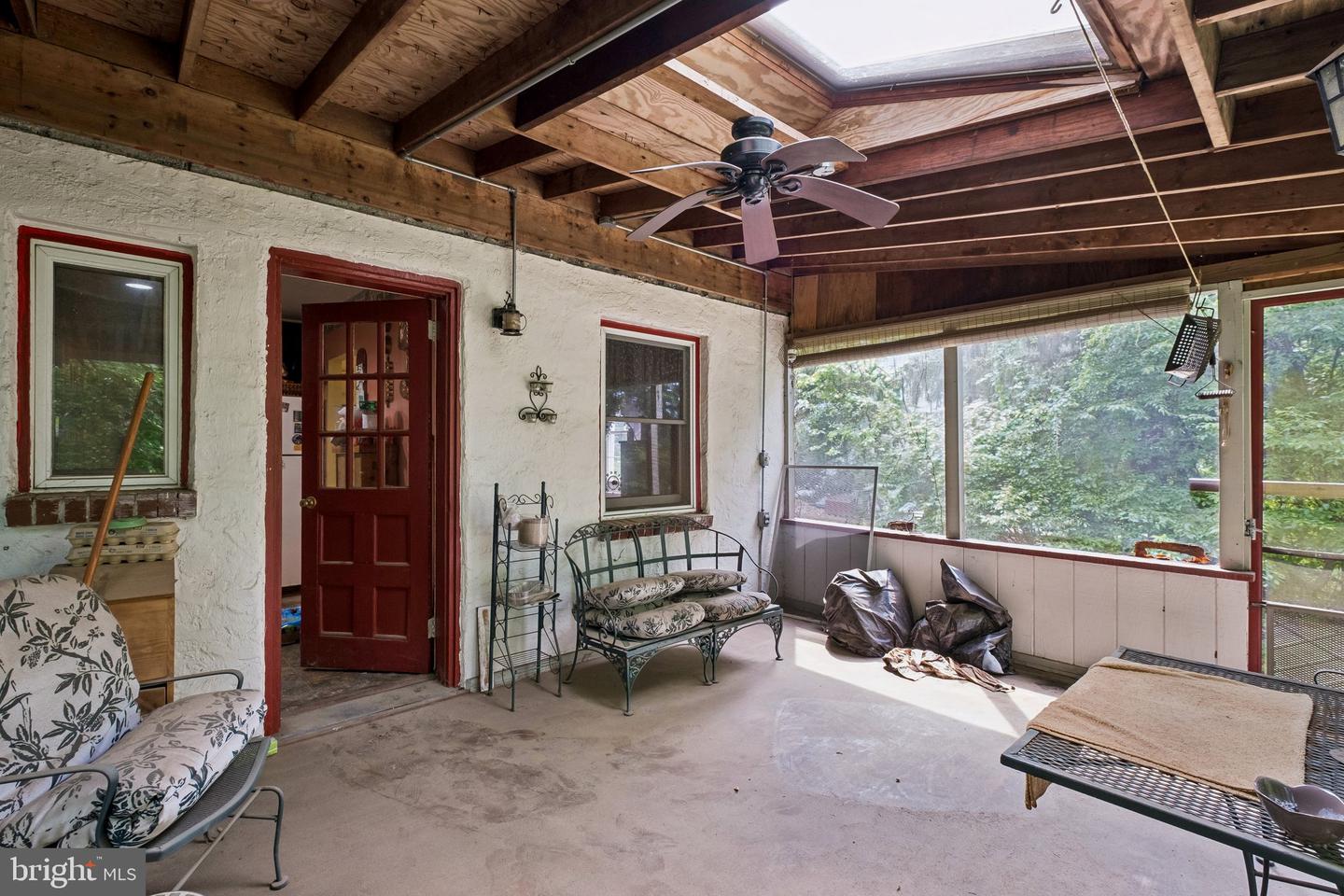 662 Shoemaker Ln Property Photo 10