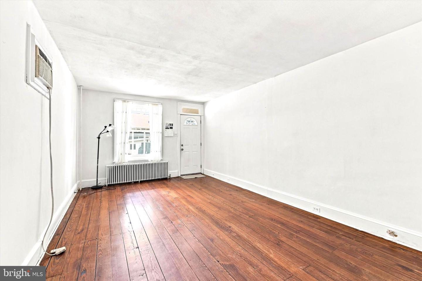 327 Summer St Property Photo 2