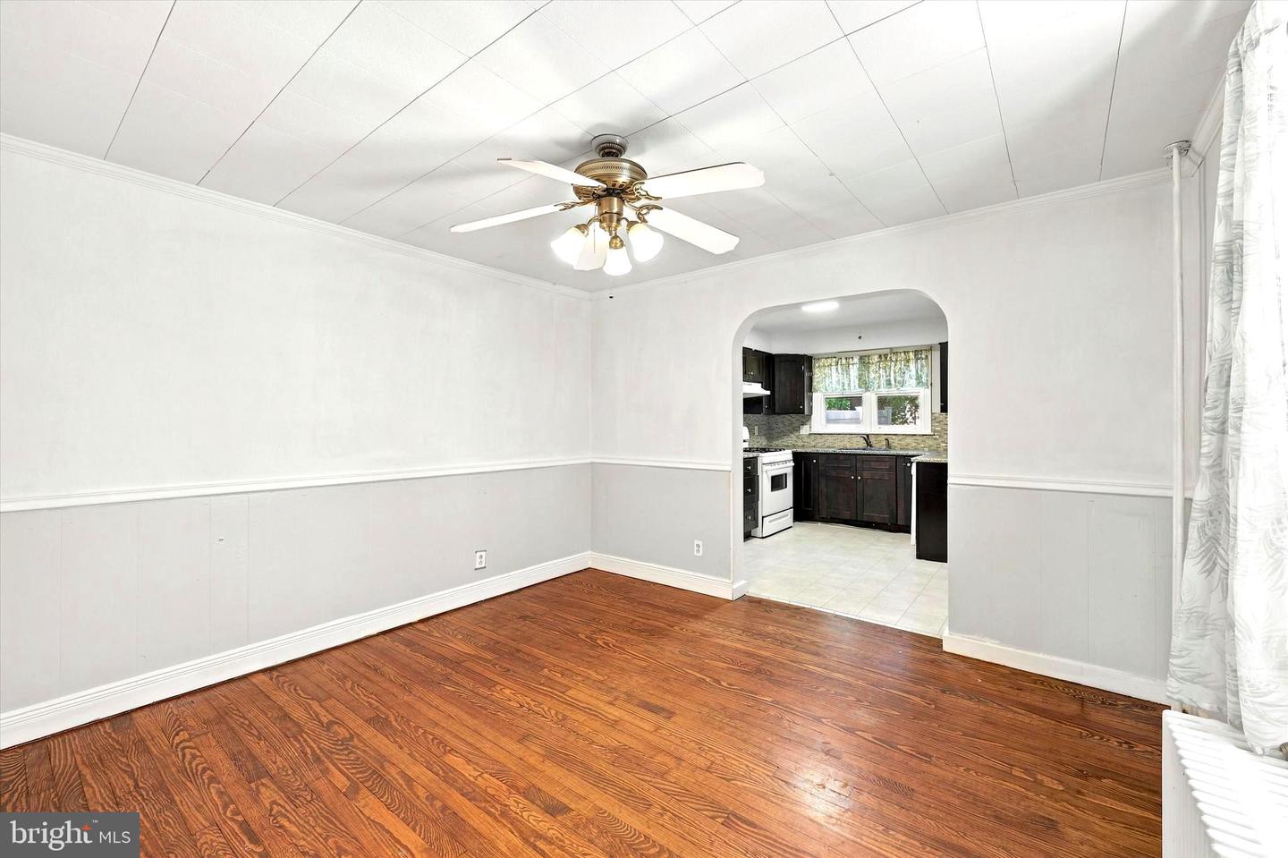 327 Summer St Property Photo 5