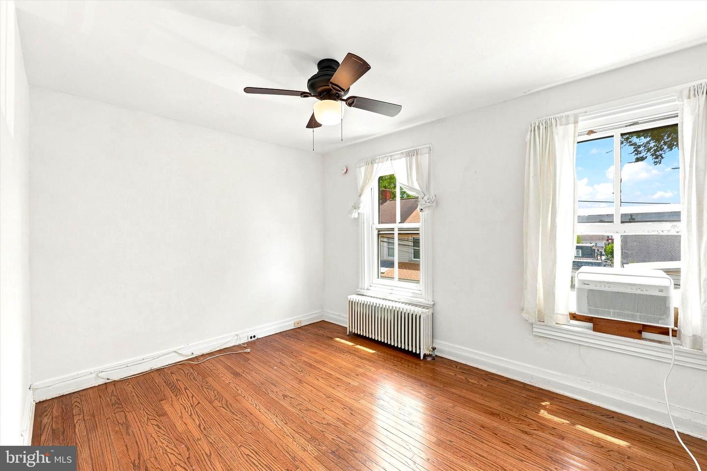 327 Summer St Property Photo 8