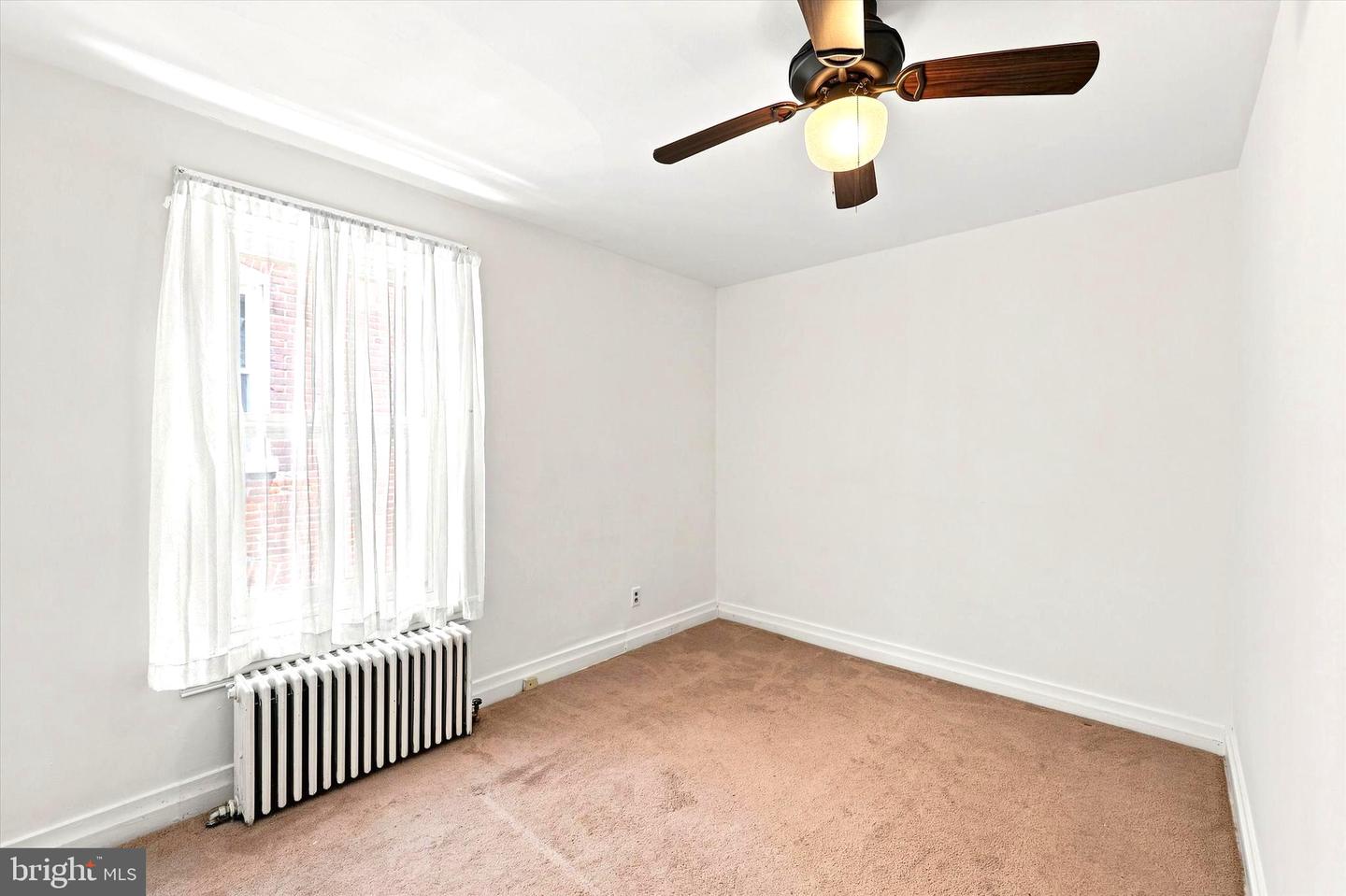 327 Summer St Property Photo 10