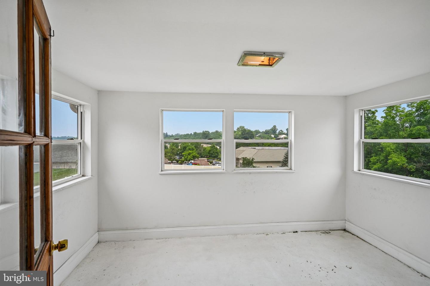 2144 Sunnyside Ave Property Photo 24