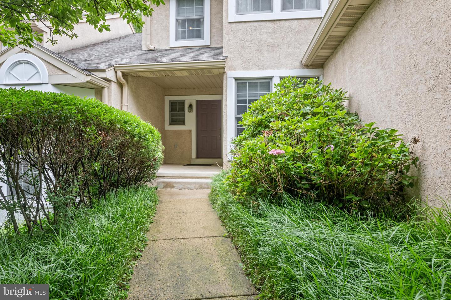 182 LINDEN DR