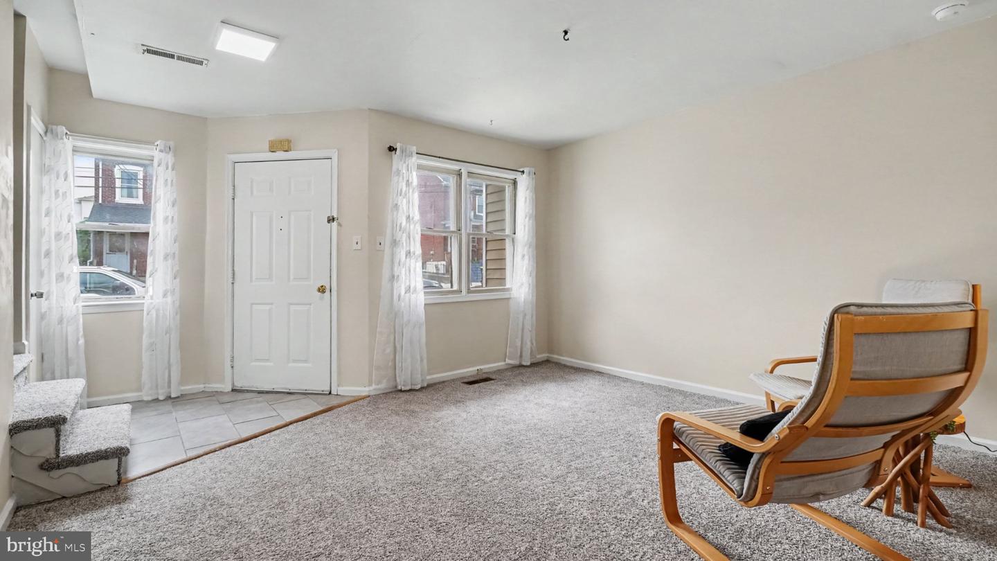 215 Coates St Property Photo 4