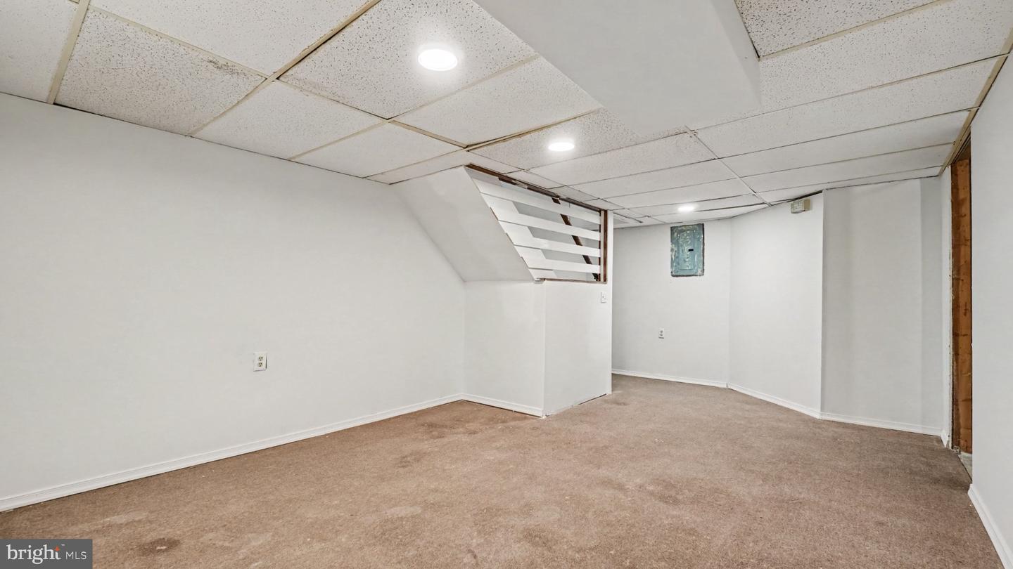 215 Coates St Property Photo 17