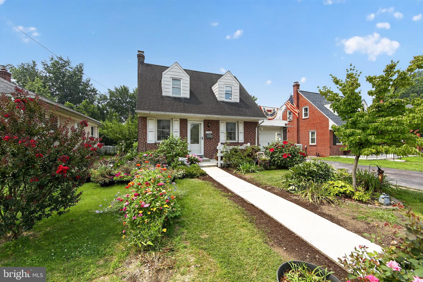 250 W KING ST