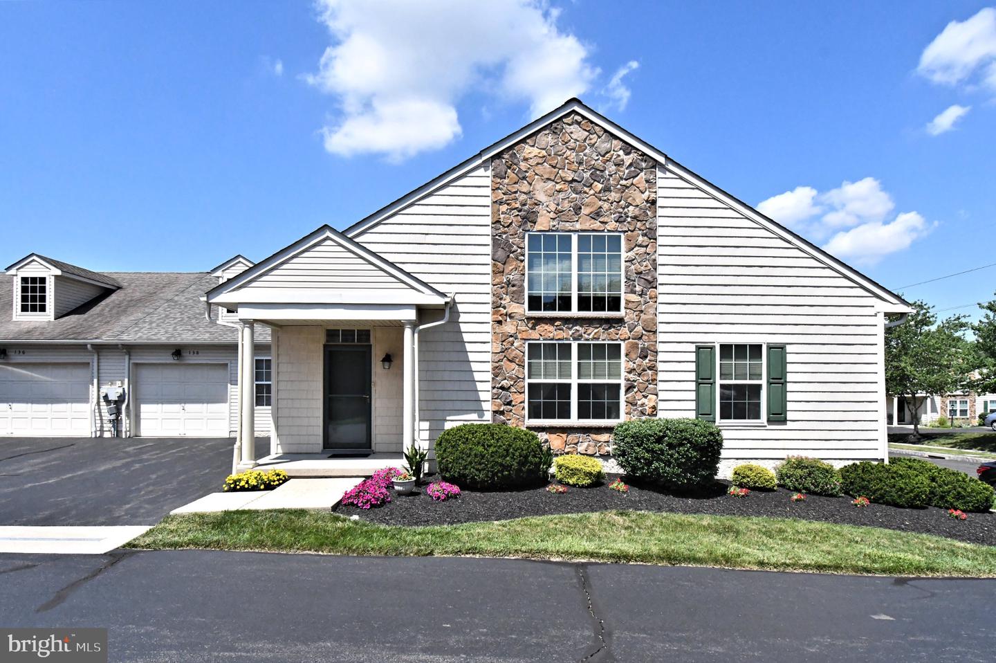 138 ARBOUR CT Property Photo 1