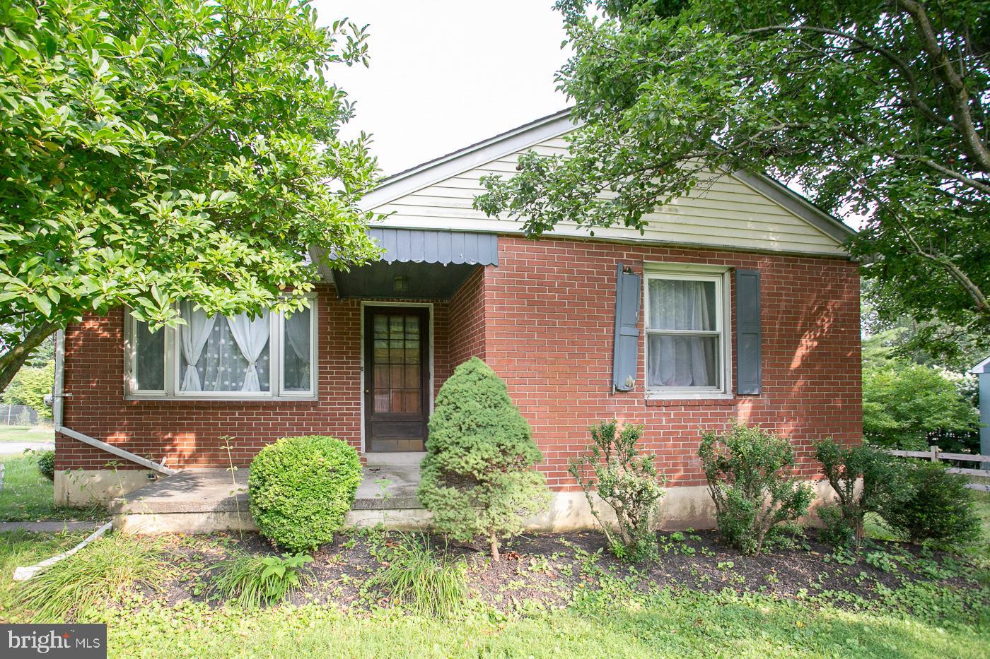 2916 Whitehall Rd Property Photo 2