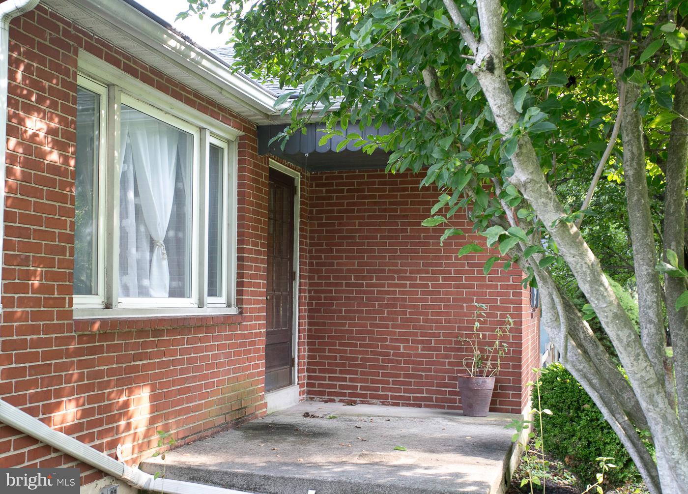 2916 Whitehall Rd Property Photo 3