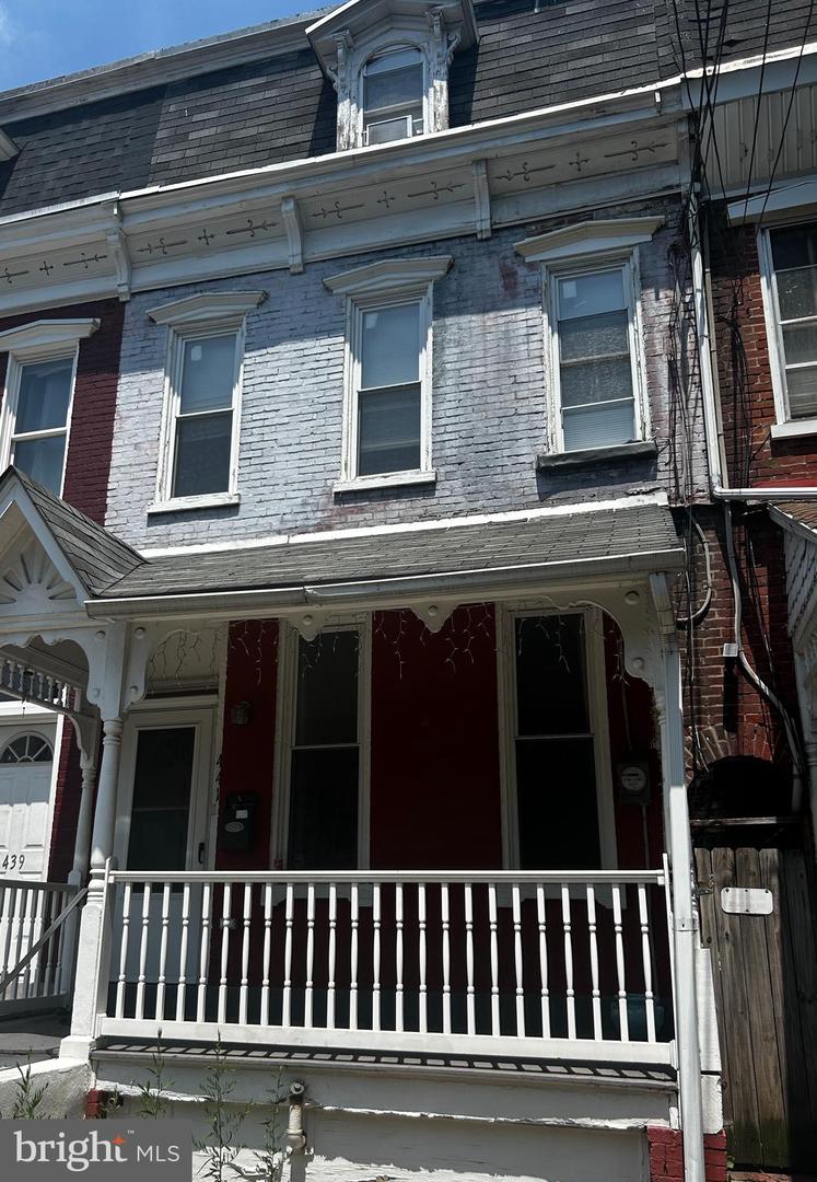 441 Walnut St Property Photo 1