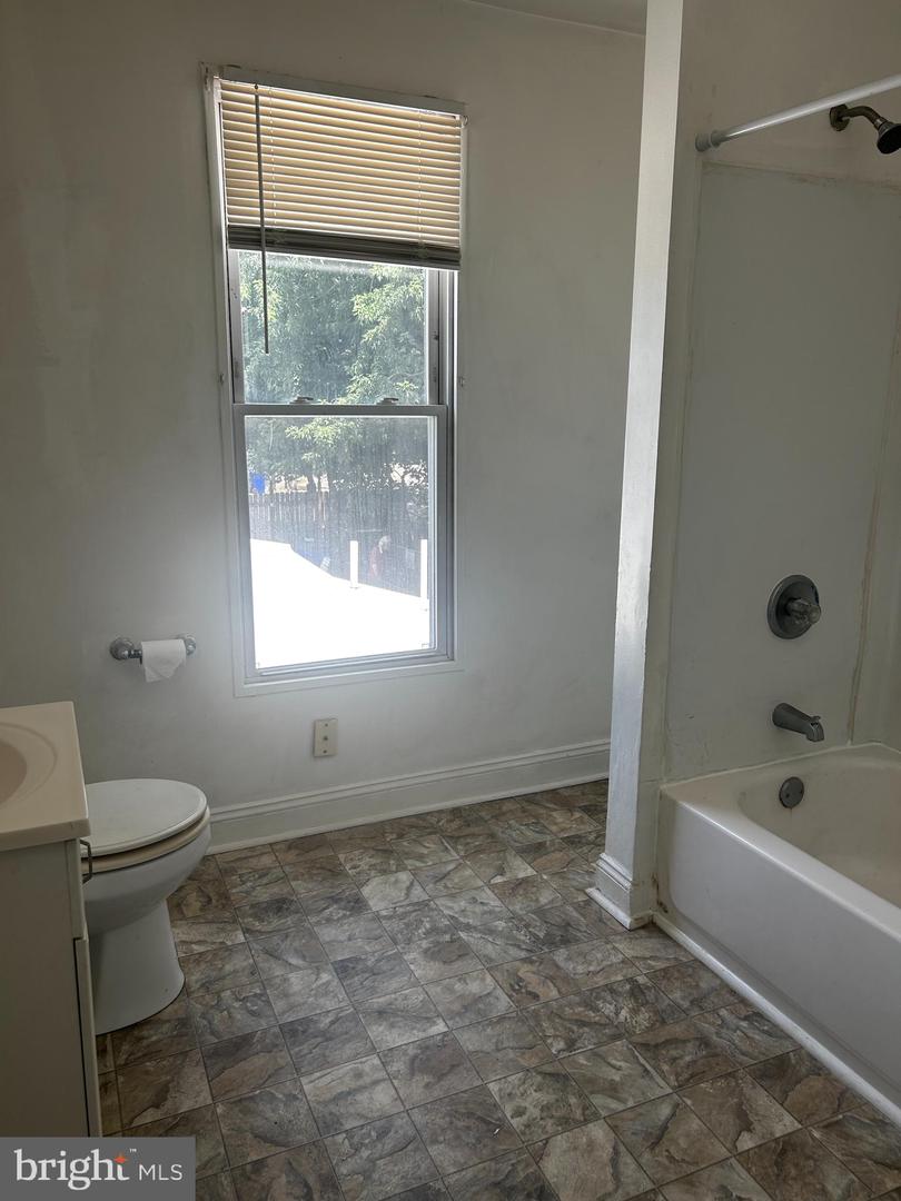 441 Walnut St Property Photo 5