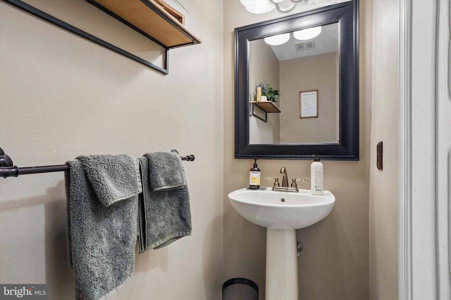 104 Yorkshire Way Property Photo 8