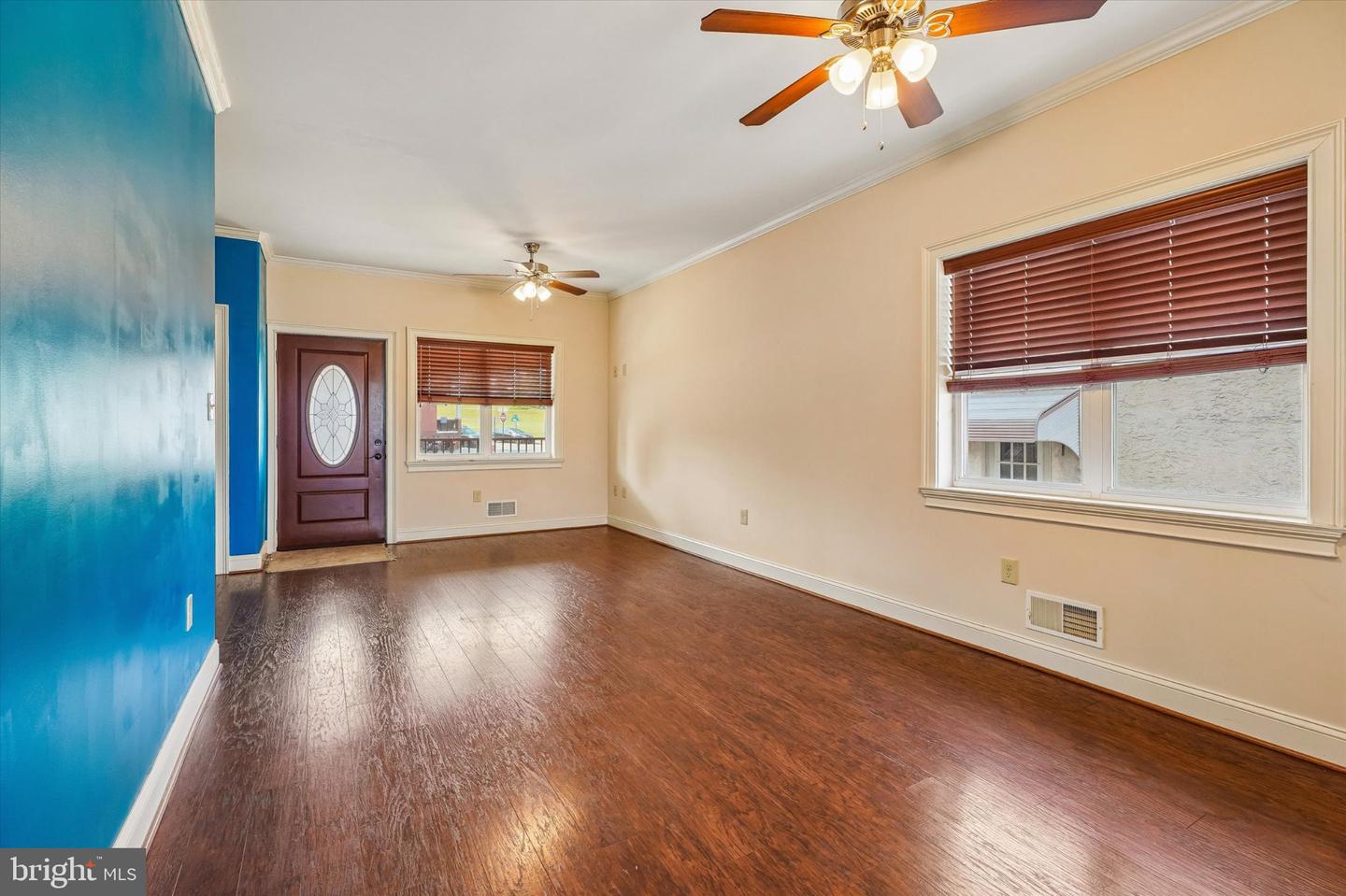439 Ford St Property Photo 3