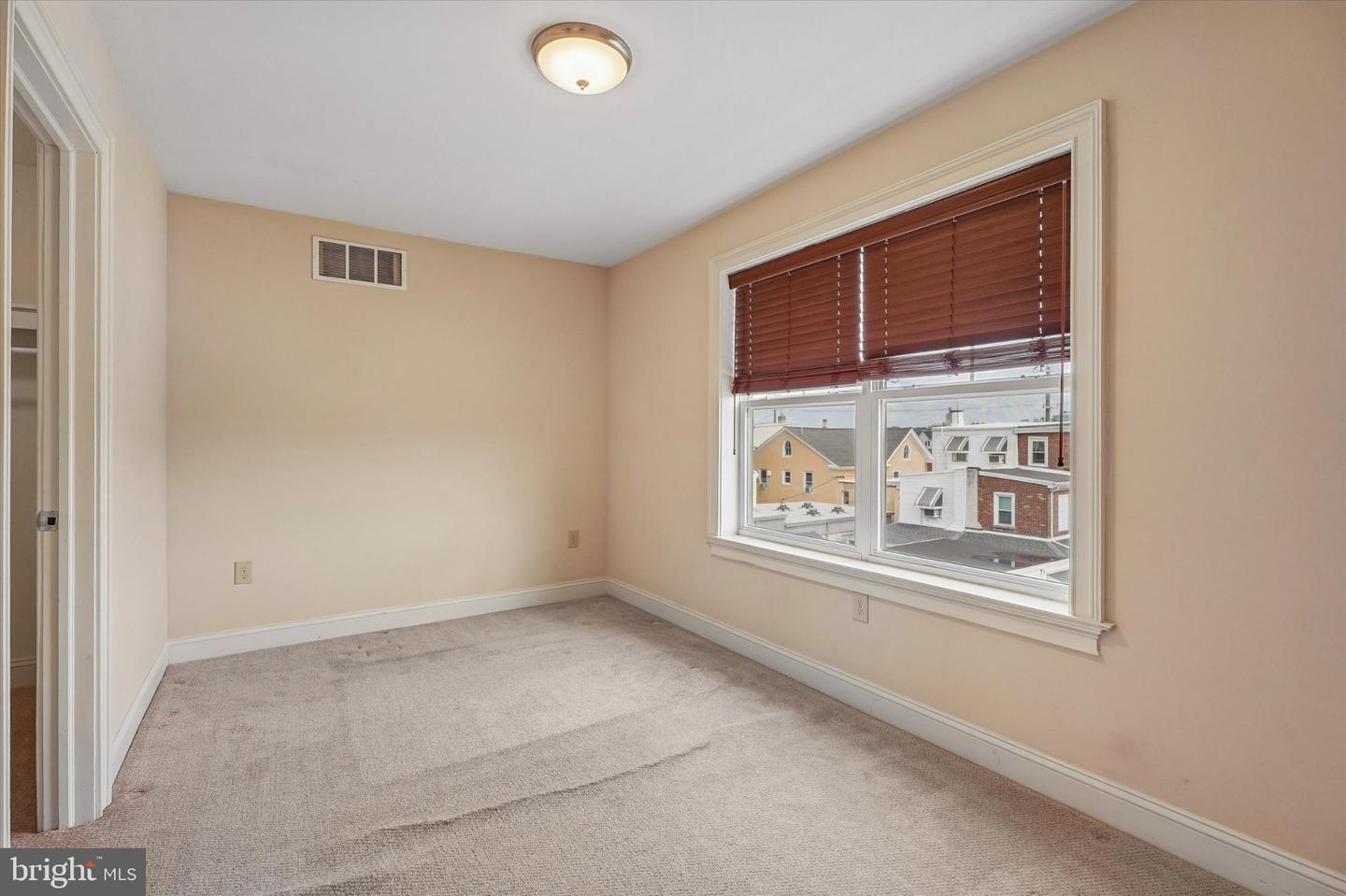439 Ford St Property Photo 14