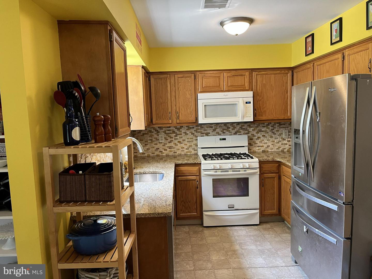 224 E Summit St Property Photo 4