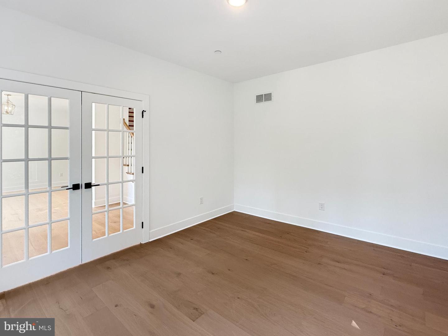1823 N Line St Property Photo 8