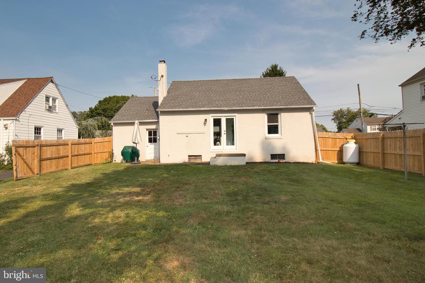 215 Lancaster Ave Property Photo 5