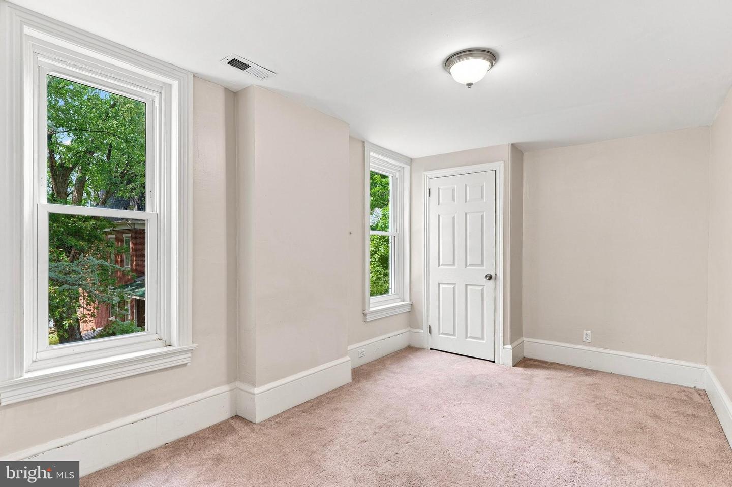 644 Chestnut St Property Photo 16