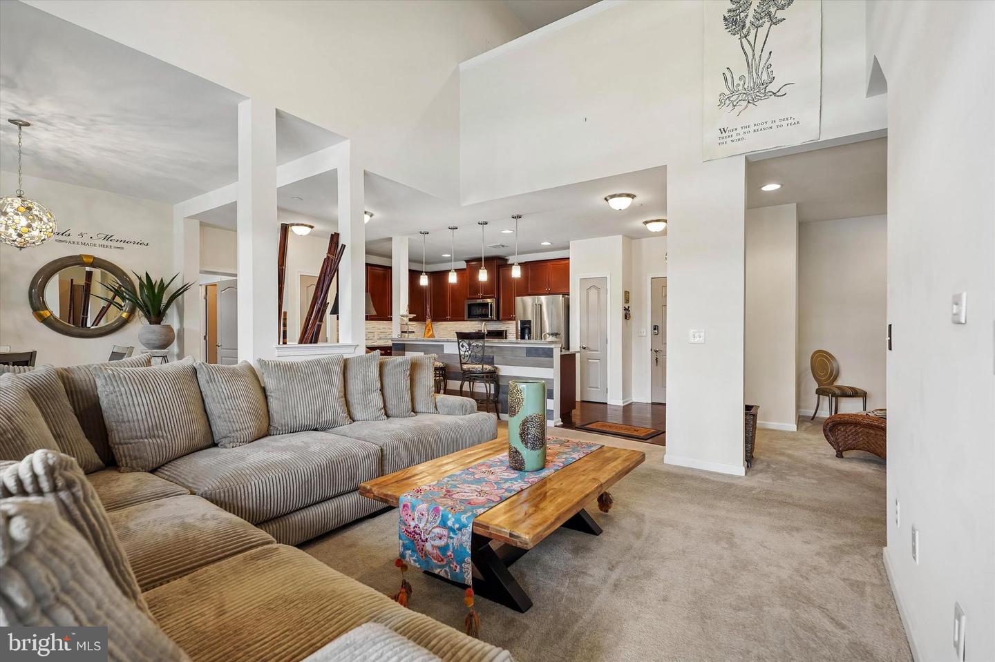 506 Carson Ter Property Photo 3