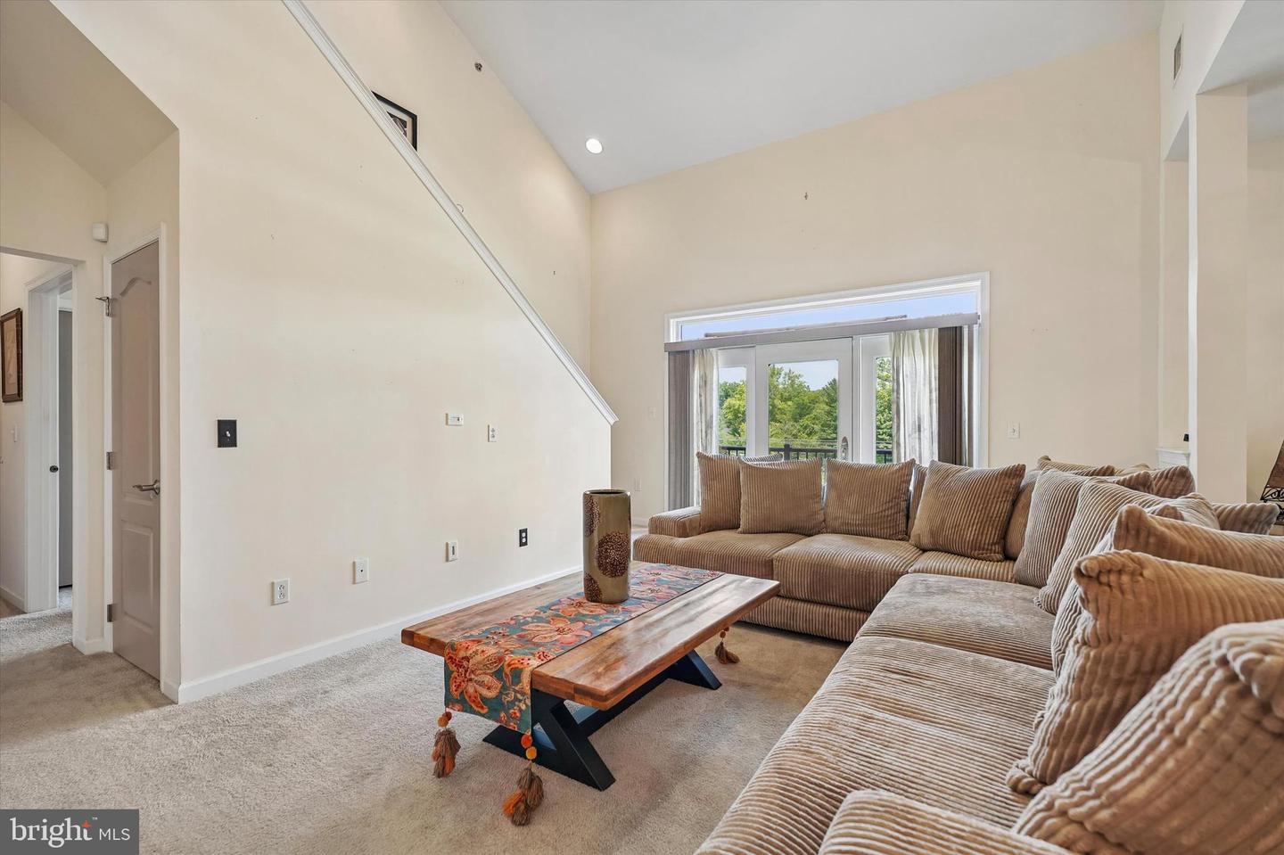 506 Carson Ter Property Photo 4