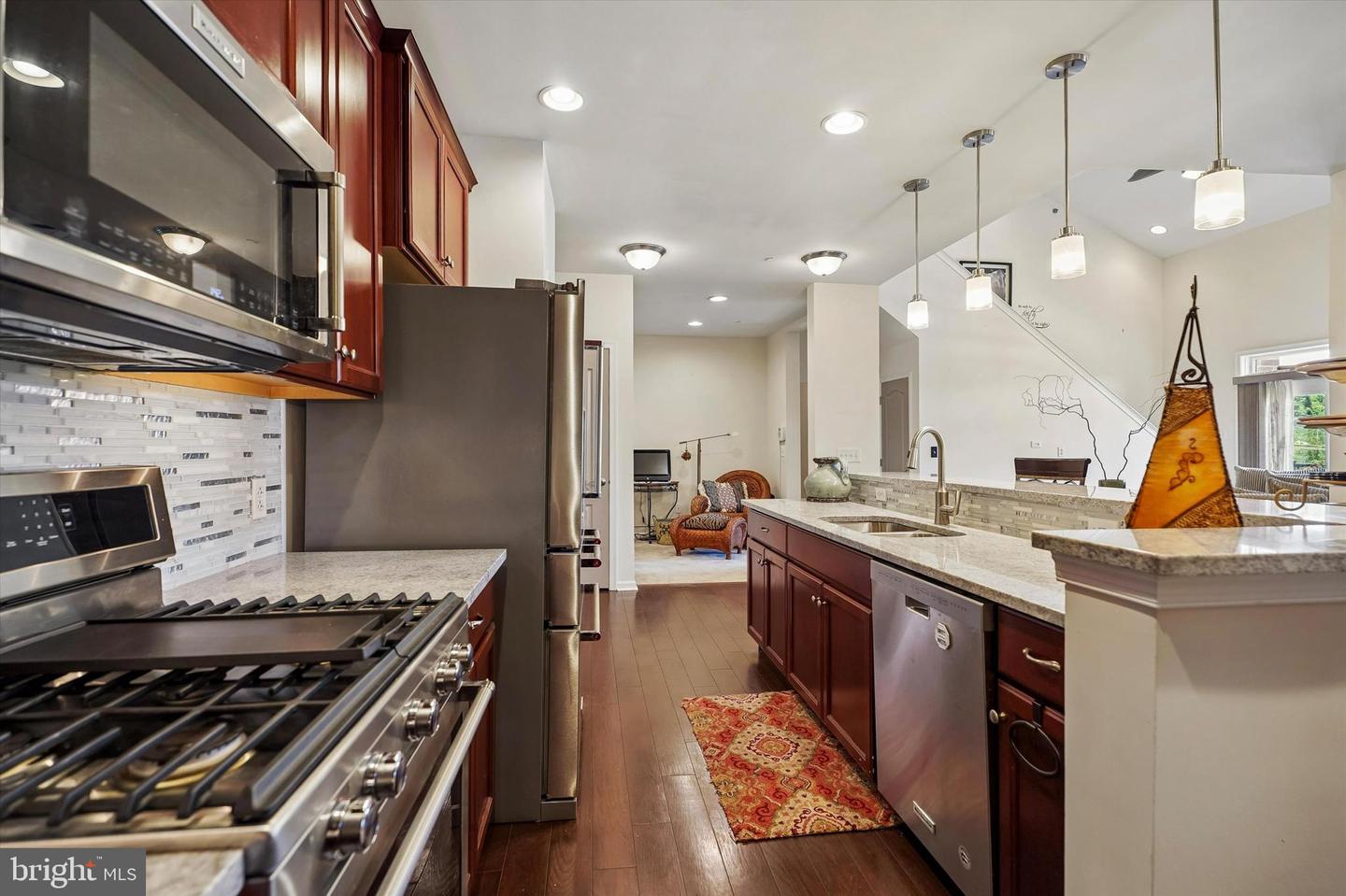506 Carson Ter Property Photo 7
