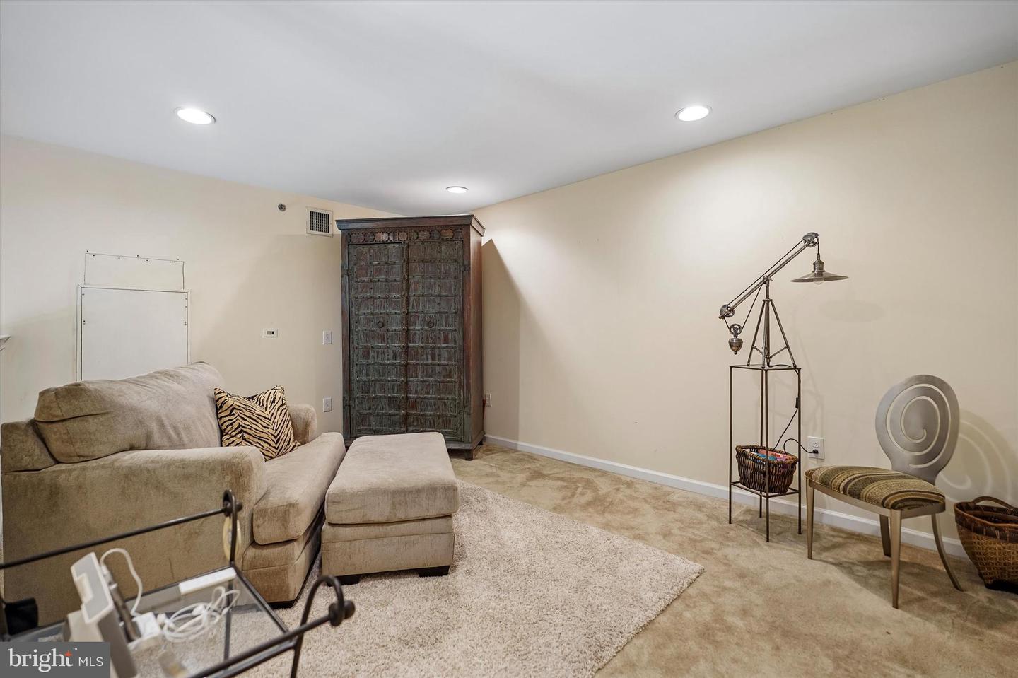506 Carson Ter Property Photo 15