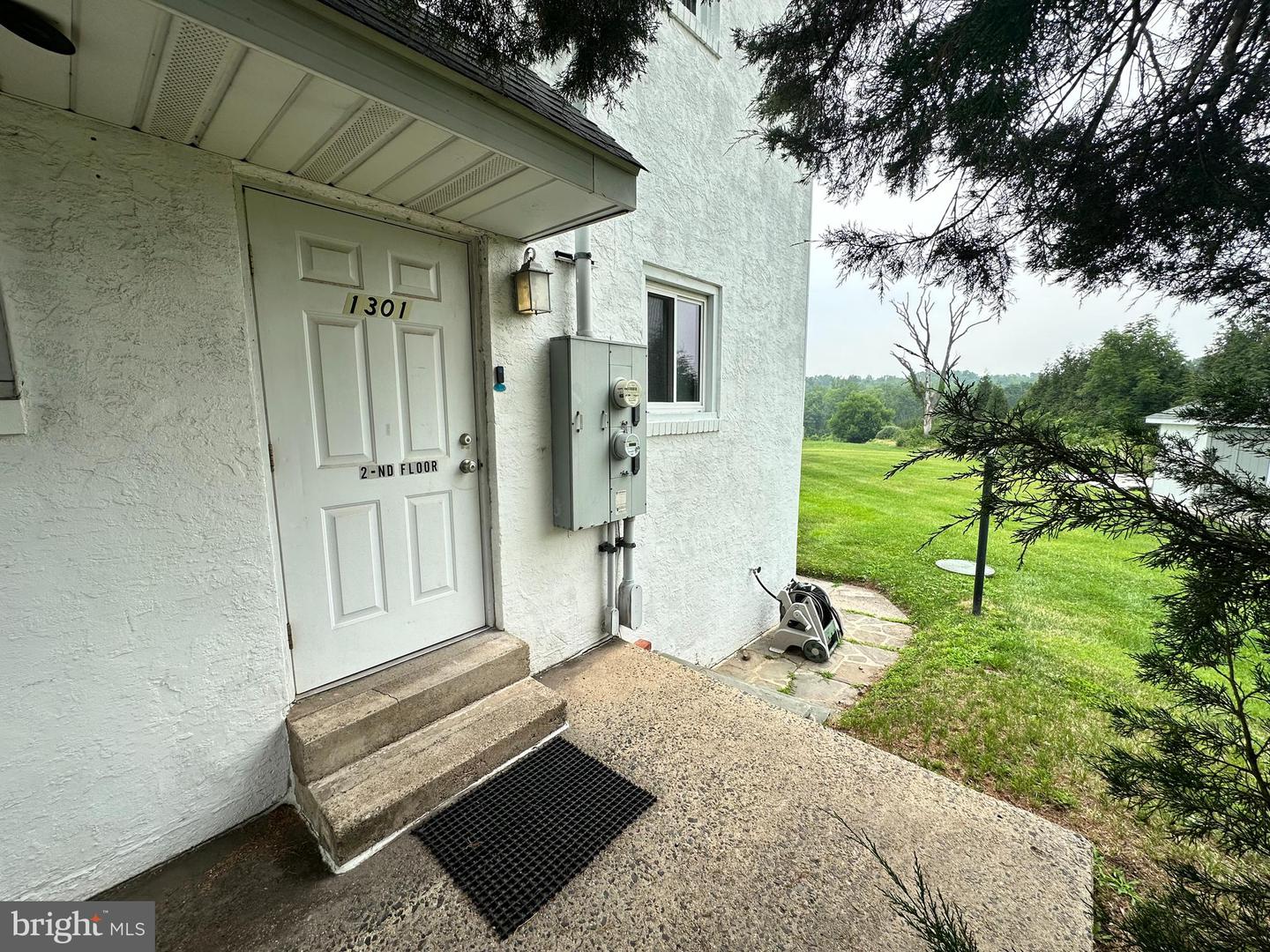 1301 N Gravel Pike #b Property Photo 2