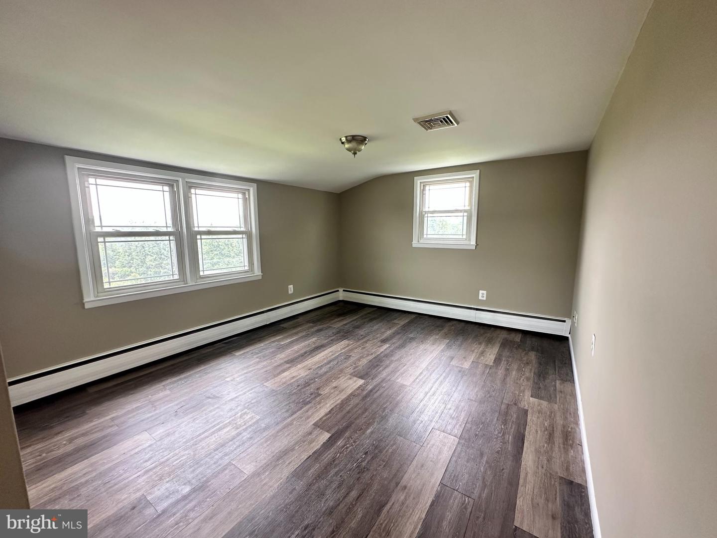 1301 N Gravel Pike #b Property Photo 5