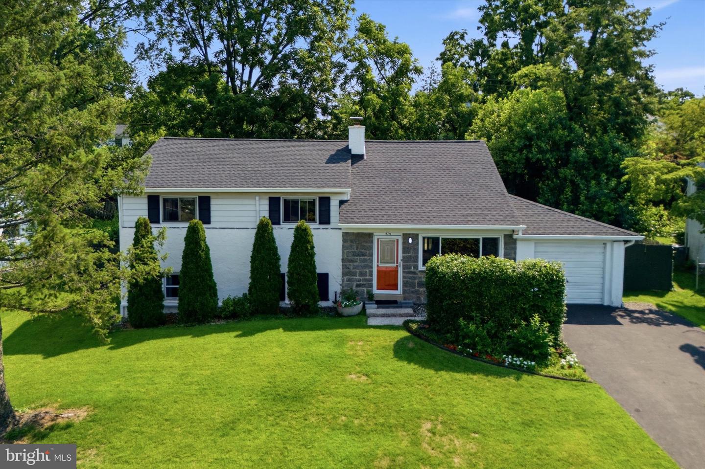 474 Mark Ln Property Photo 1