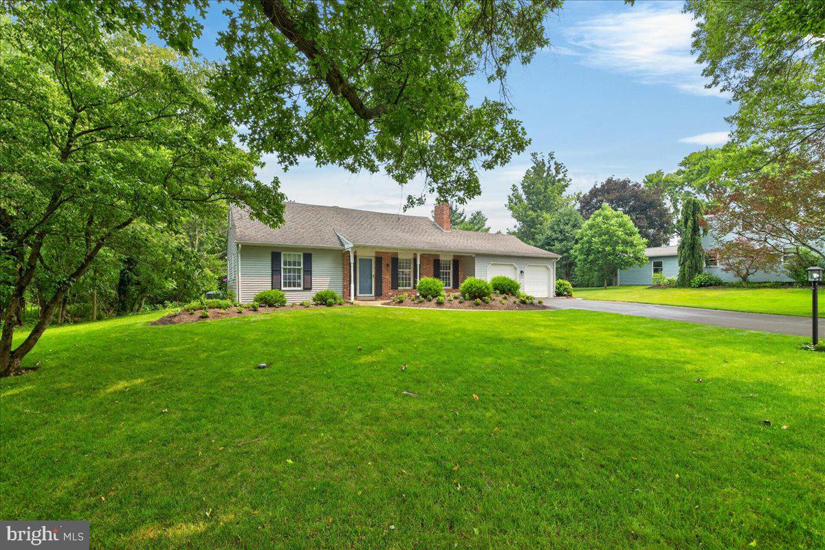 2125 Berry Dr Property Photo 2