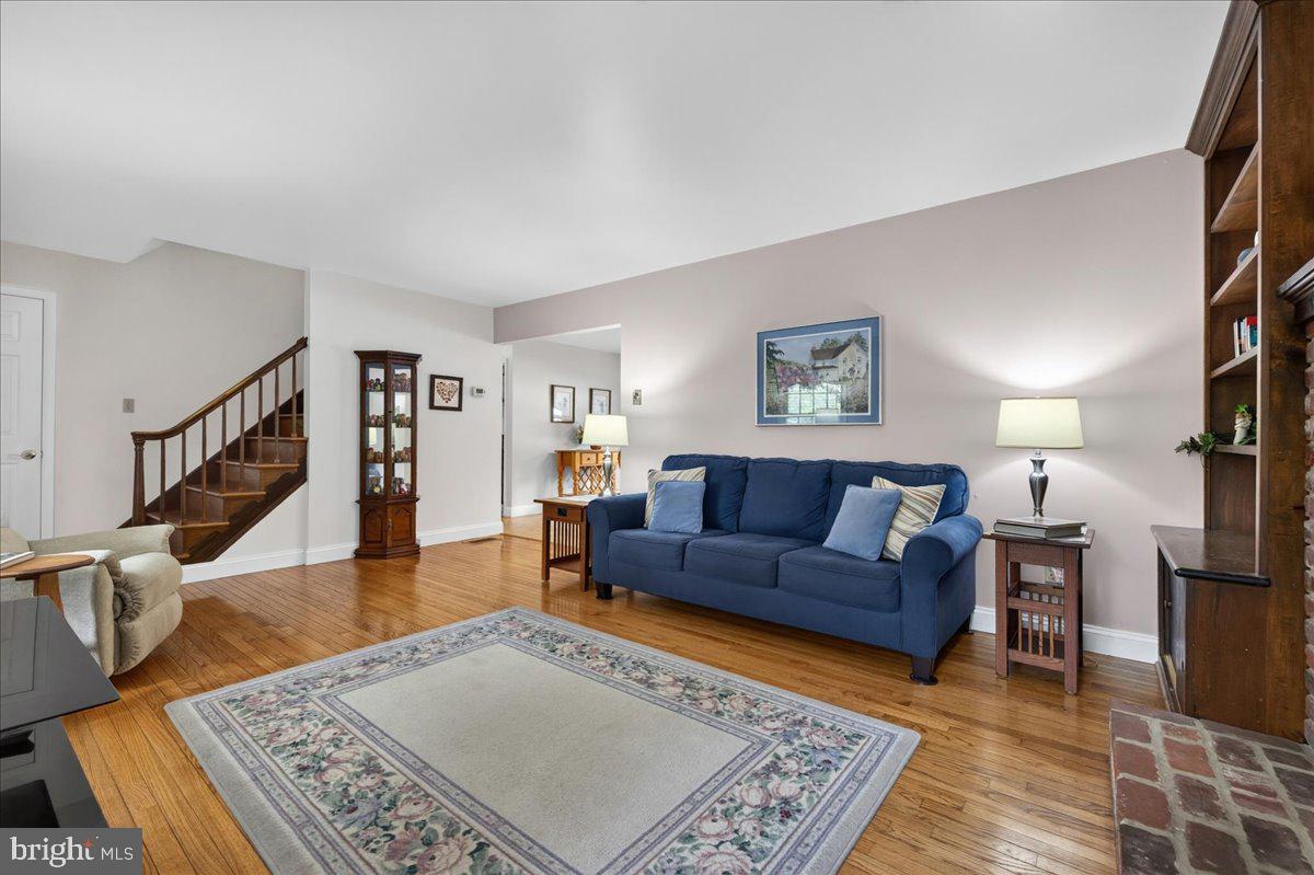 2125 Berry Dr Property Photo 6