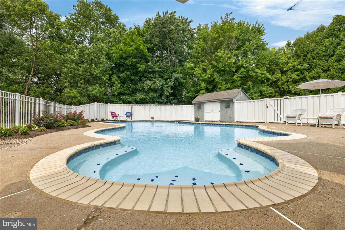 2125 Berry Dr Property Photo 37