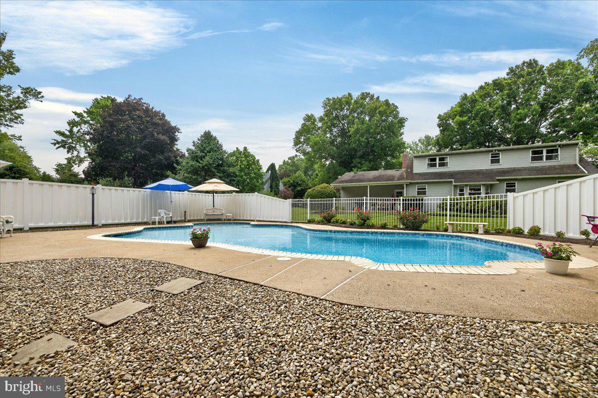 2125 Berry Dr Property Photo 40