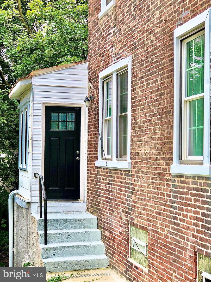 927 Spring Mill Ave Property Photo 2