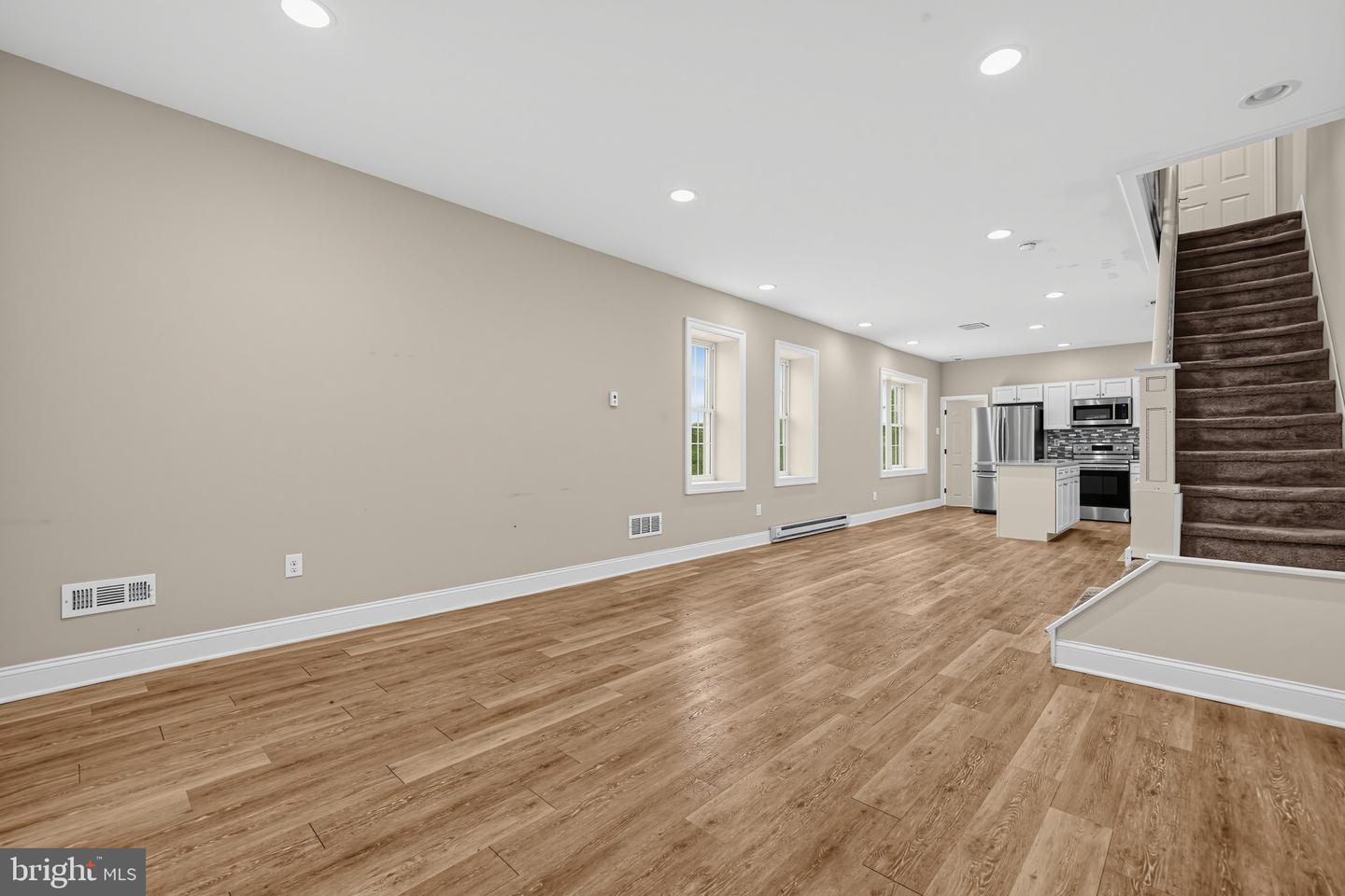 927 Spring Mill Ave Property Photo 5
