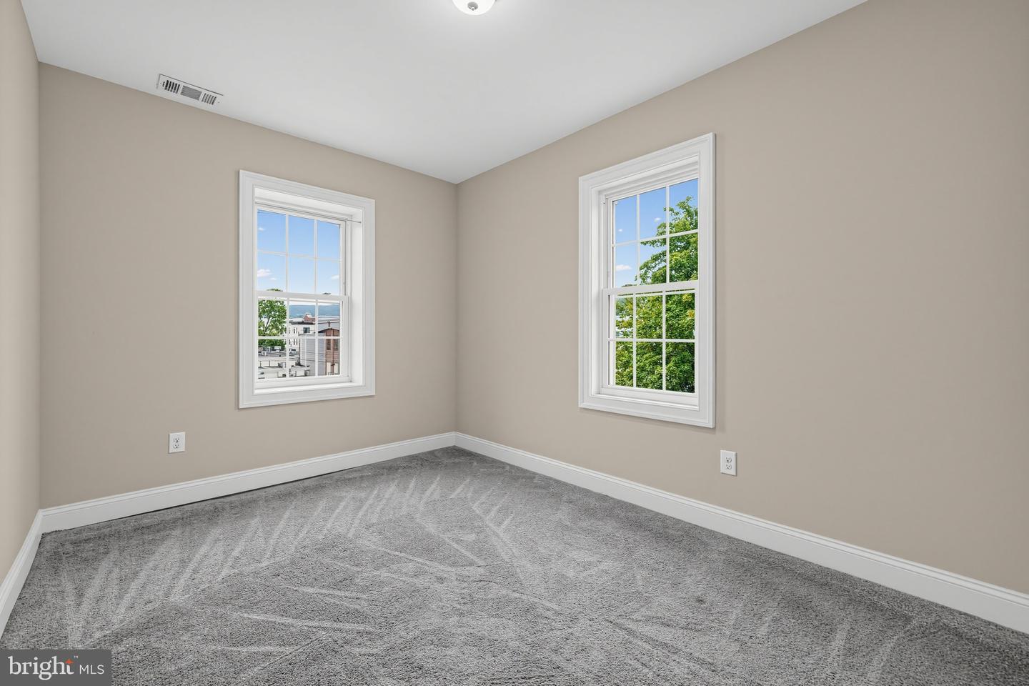 927 Spring Mill Ave Property Photo 10
