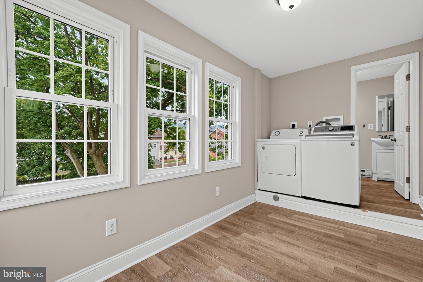 927 Spring Mill Ave Property Photo 12