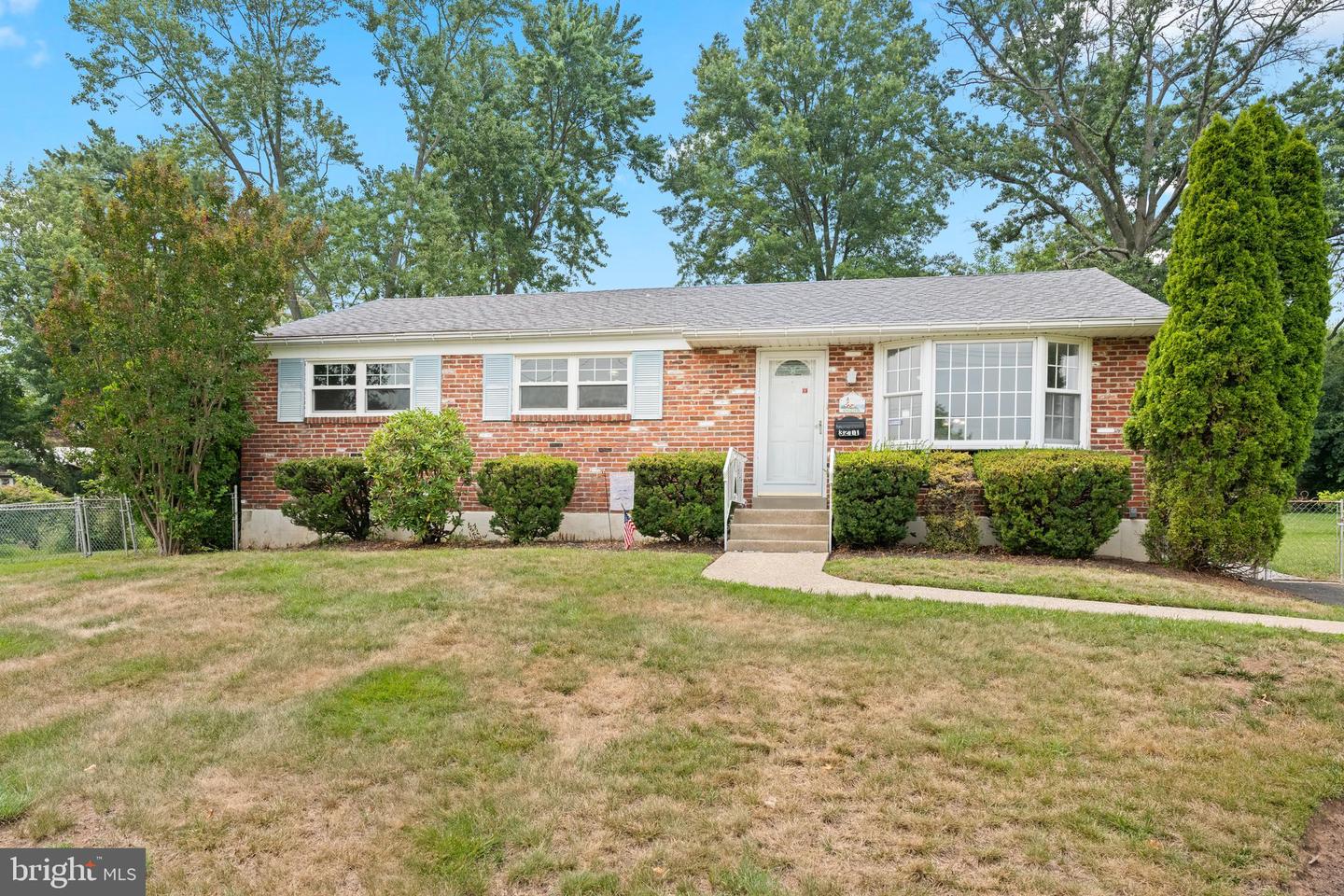 3211 Sharon Ln Property Photo 1