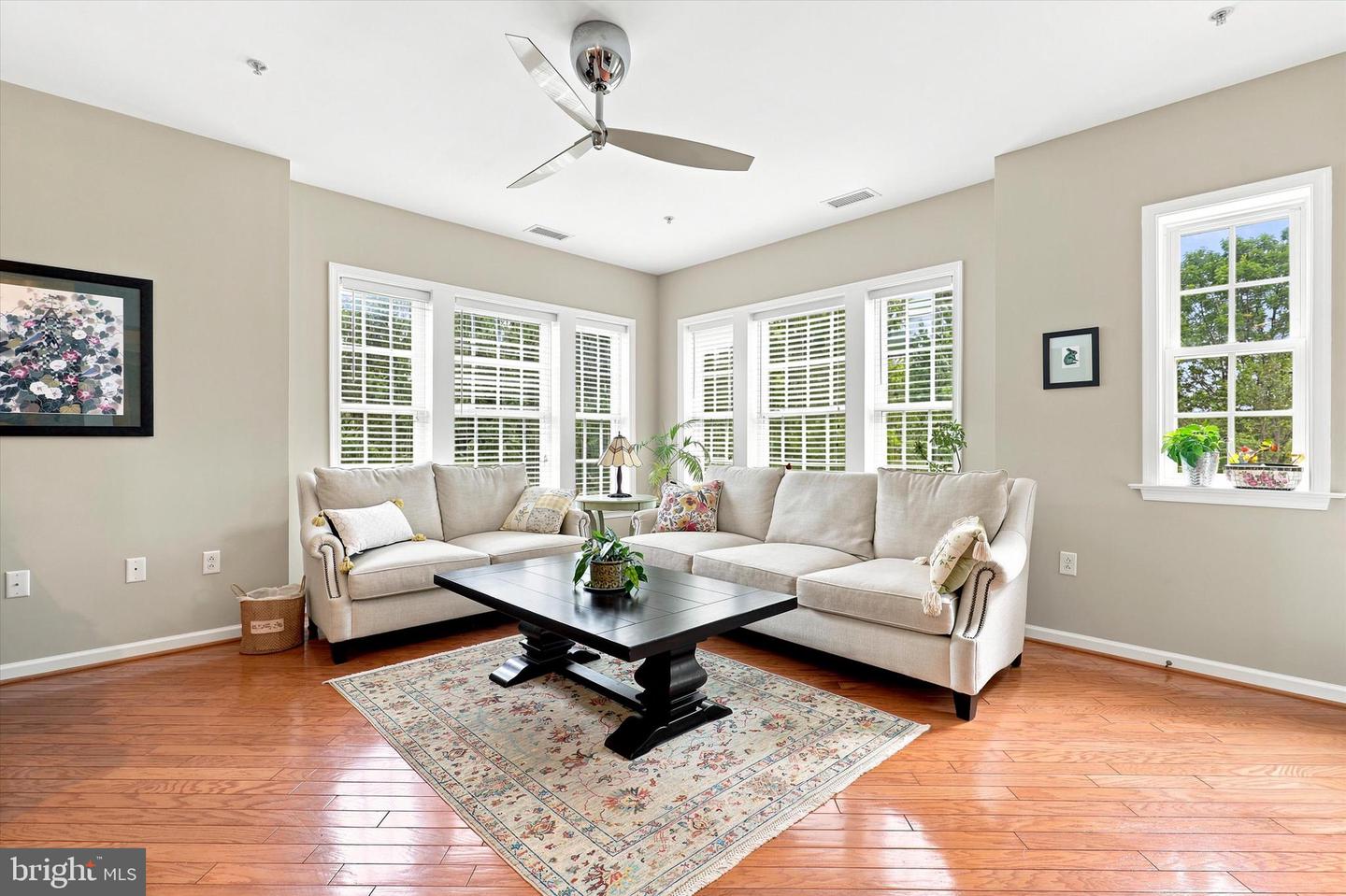 6107 Lilac Ct Property Photo 4