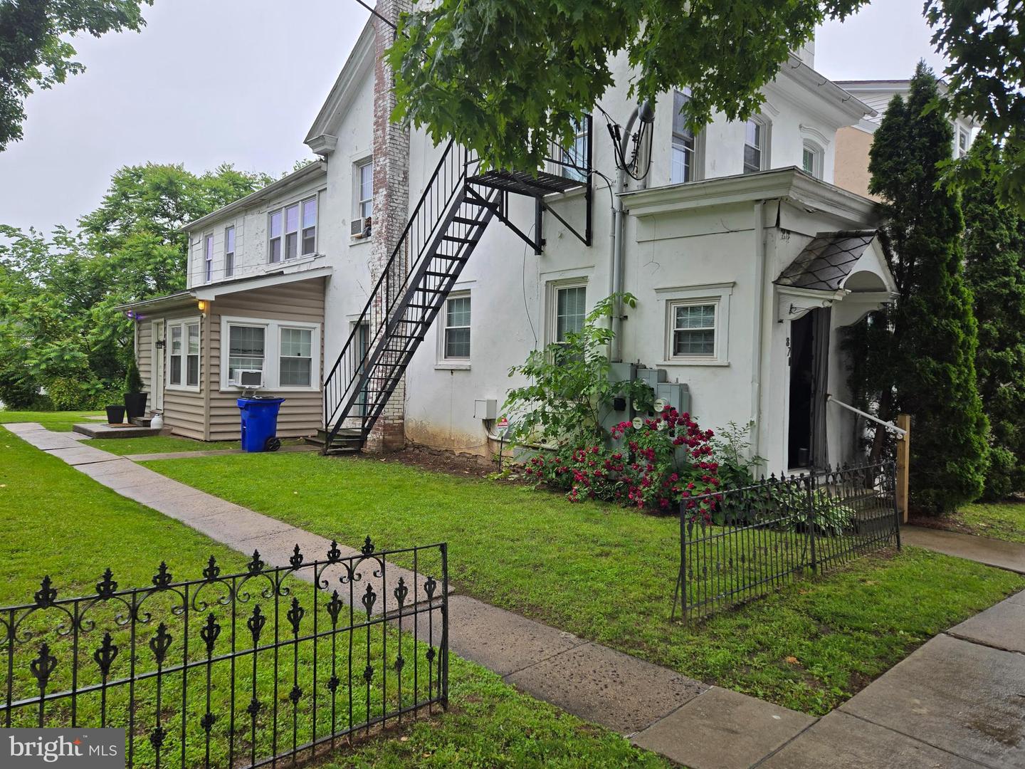 870 E High St Property Photo 4